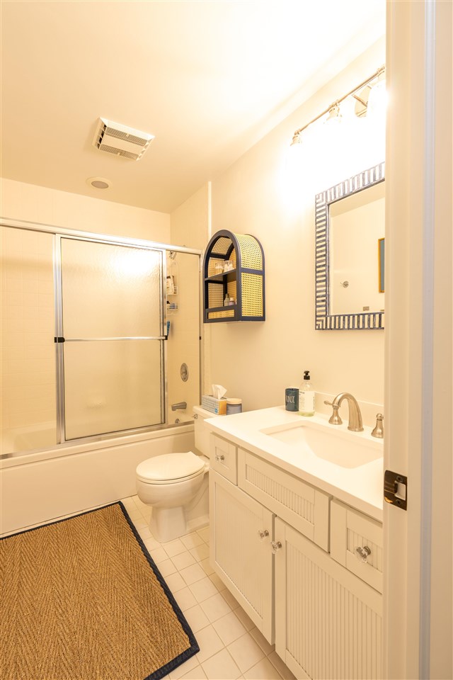 301 Michigan Avenue Unit: 13