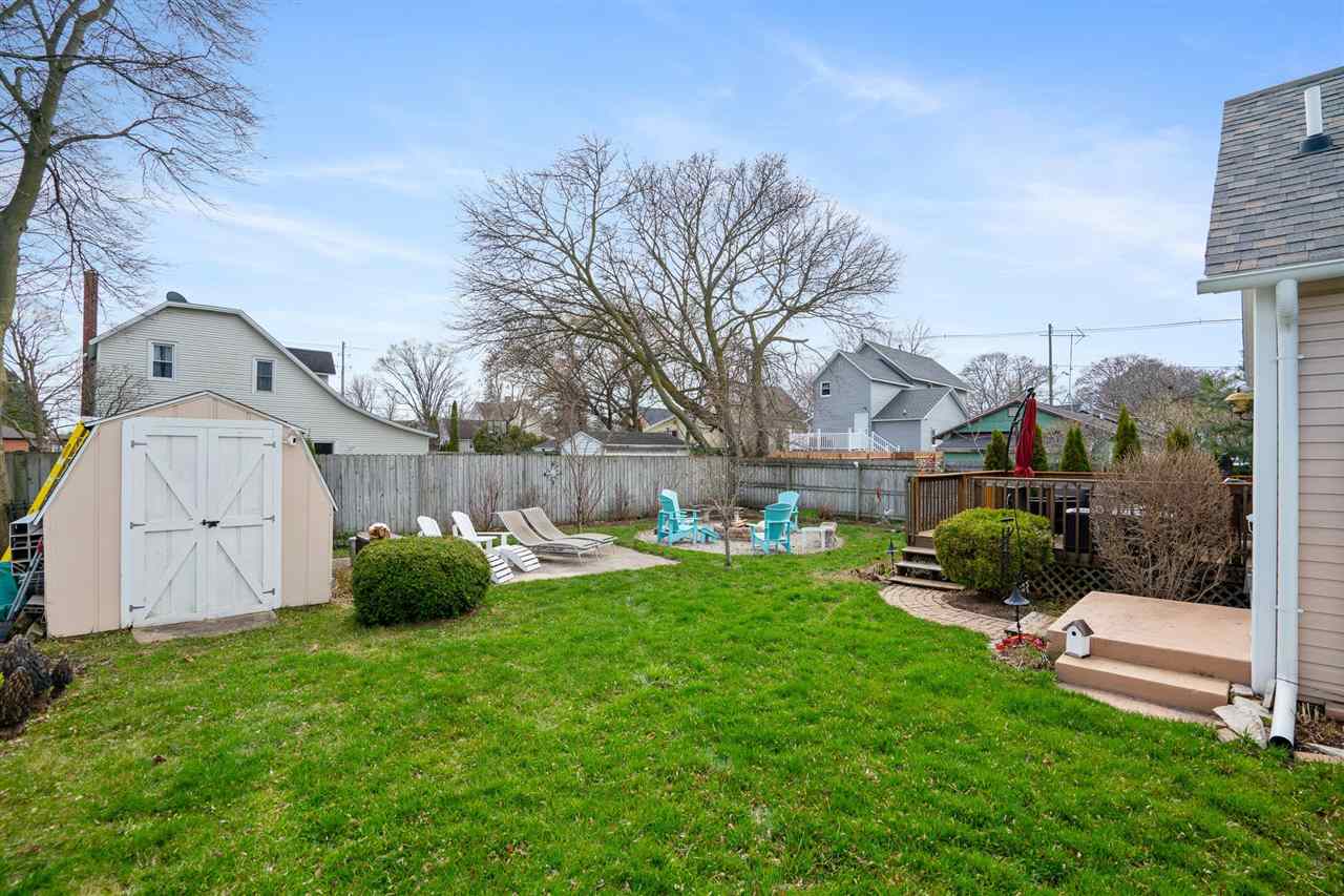 102 E Lincoln