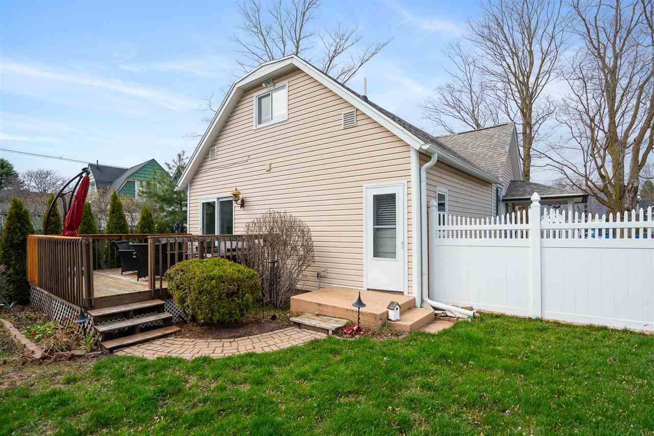 102 E Lincoln