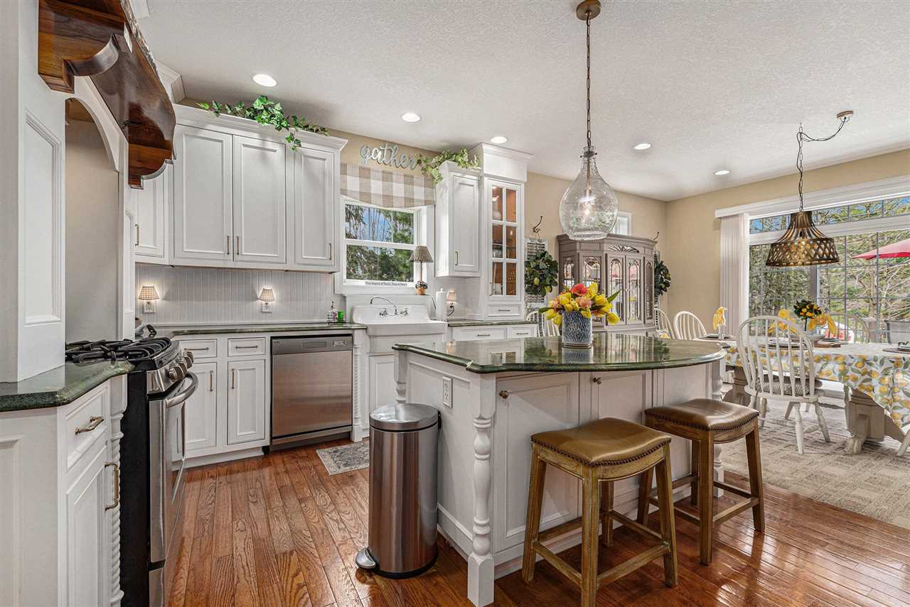 7698 Evergreen Ridge