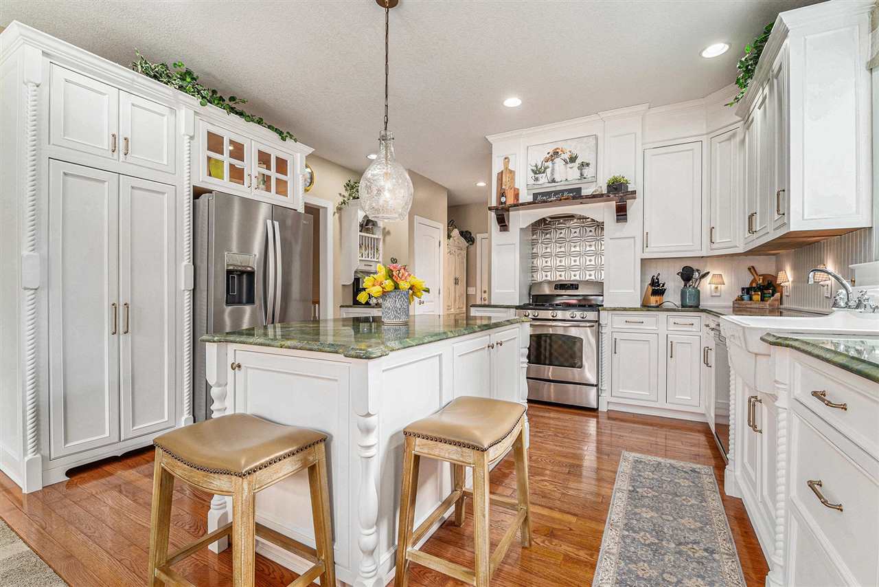 7698 Evergreen Ridge