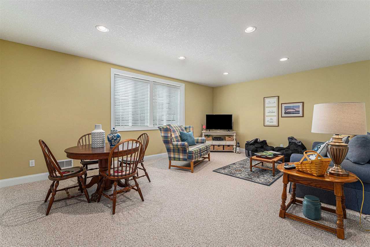 7698 Evergreen Ridge