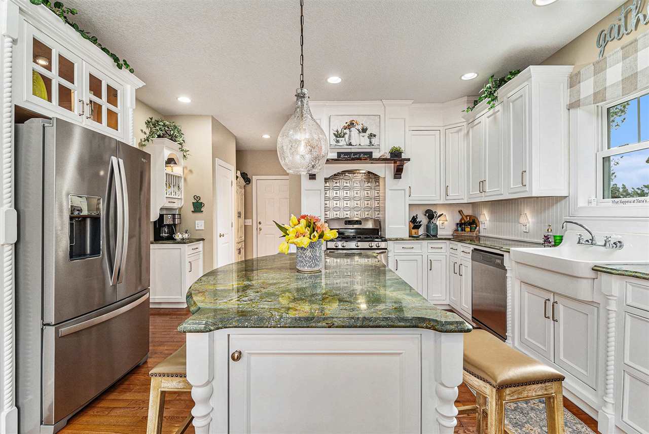 7698 Evergreen Ridge