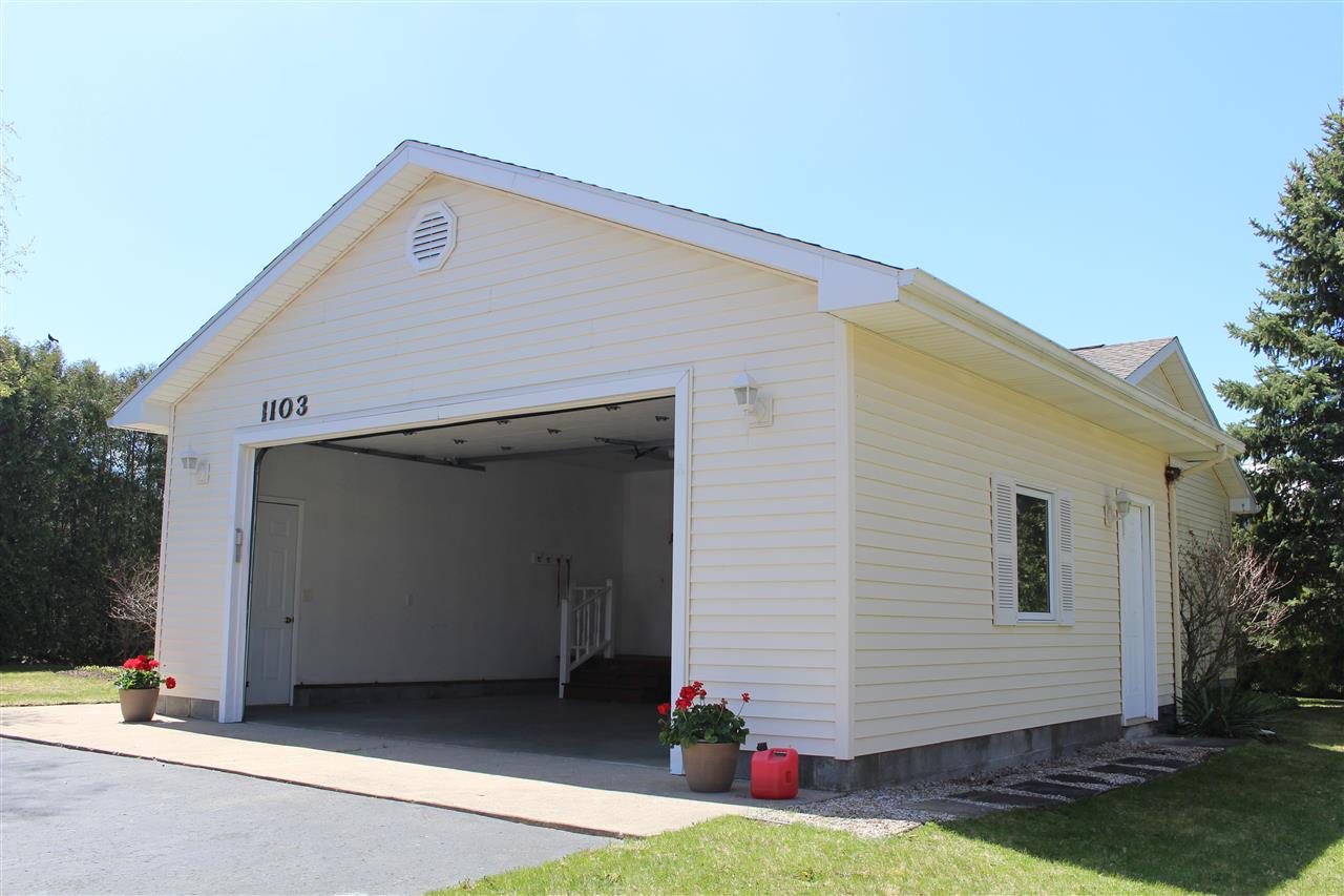 1103 Charlo