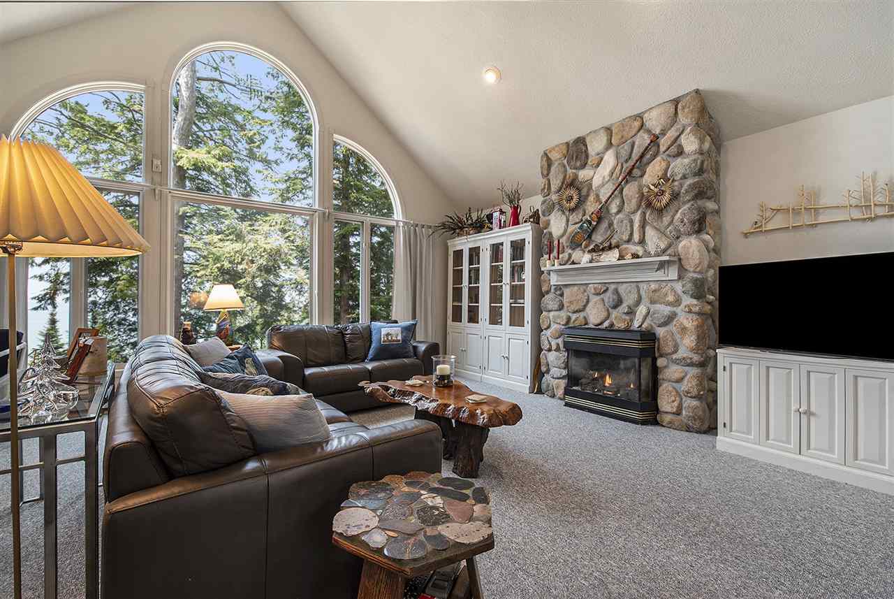 6983 N Lake Shore Dr.