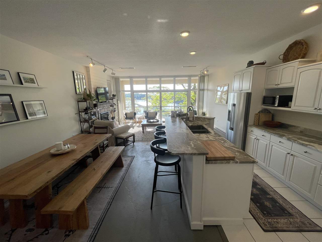 417 Bridge Street Unit: 203