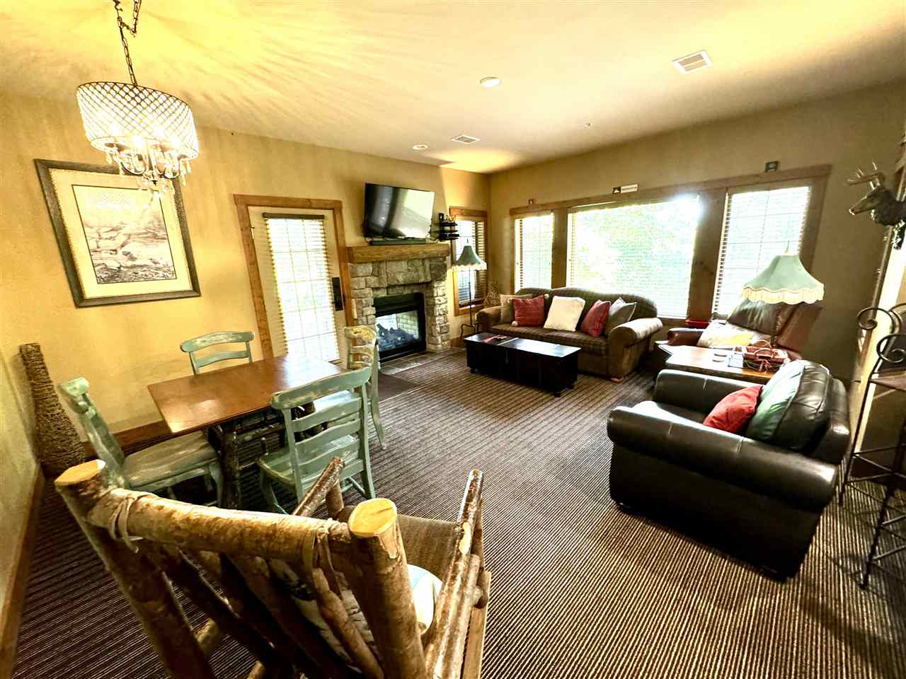 1710 E Strasse Unit: Unit# 7308