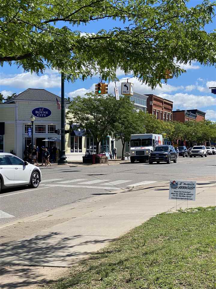 VL BOYNE Avenue