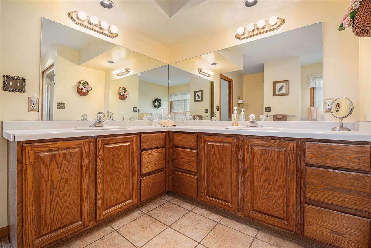 215 Lake Ridge Trail