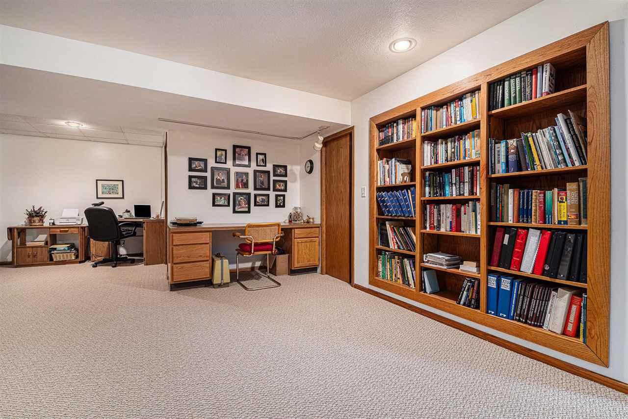 215 Lake Ridge Trail