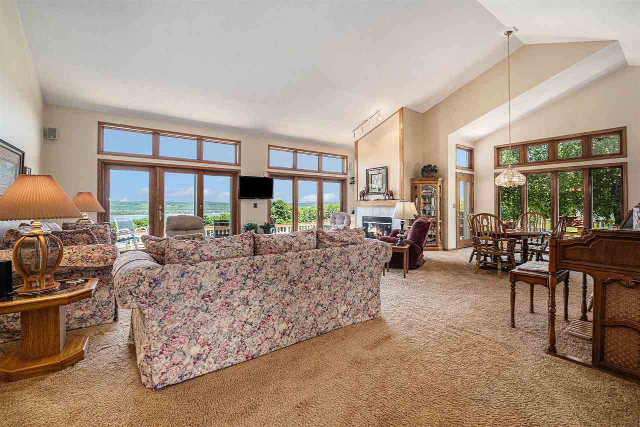 215 Lake Ridge Trail