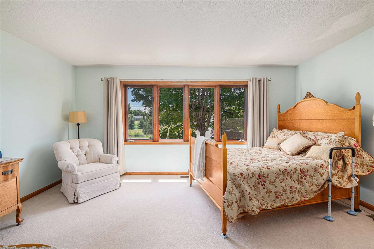215 Lake Ridge Trail