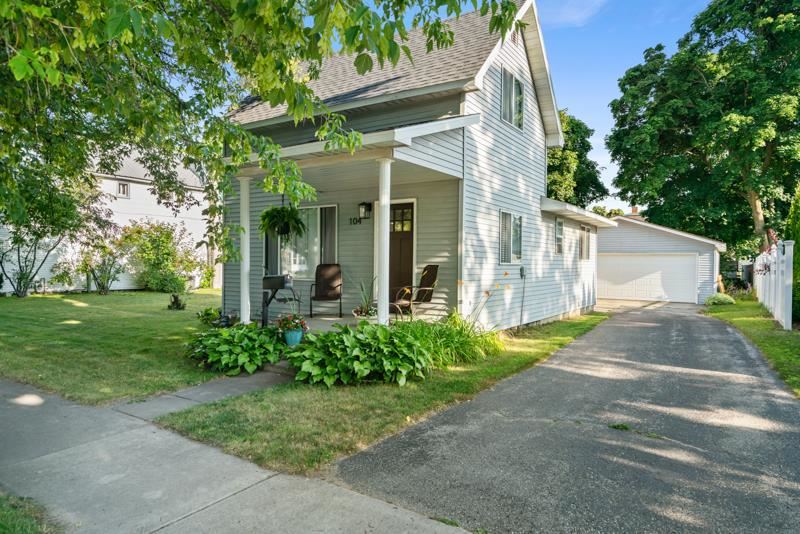 104 E Lincoln