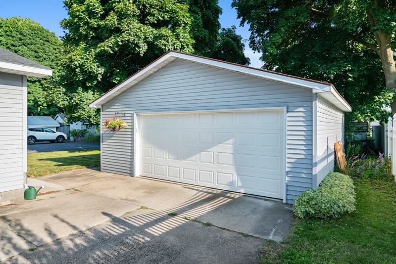 104 E Lincoln