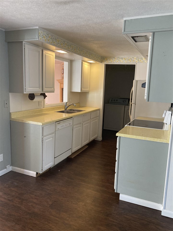 1009 St. James Place