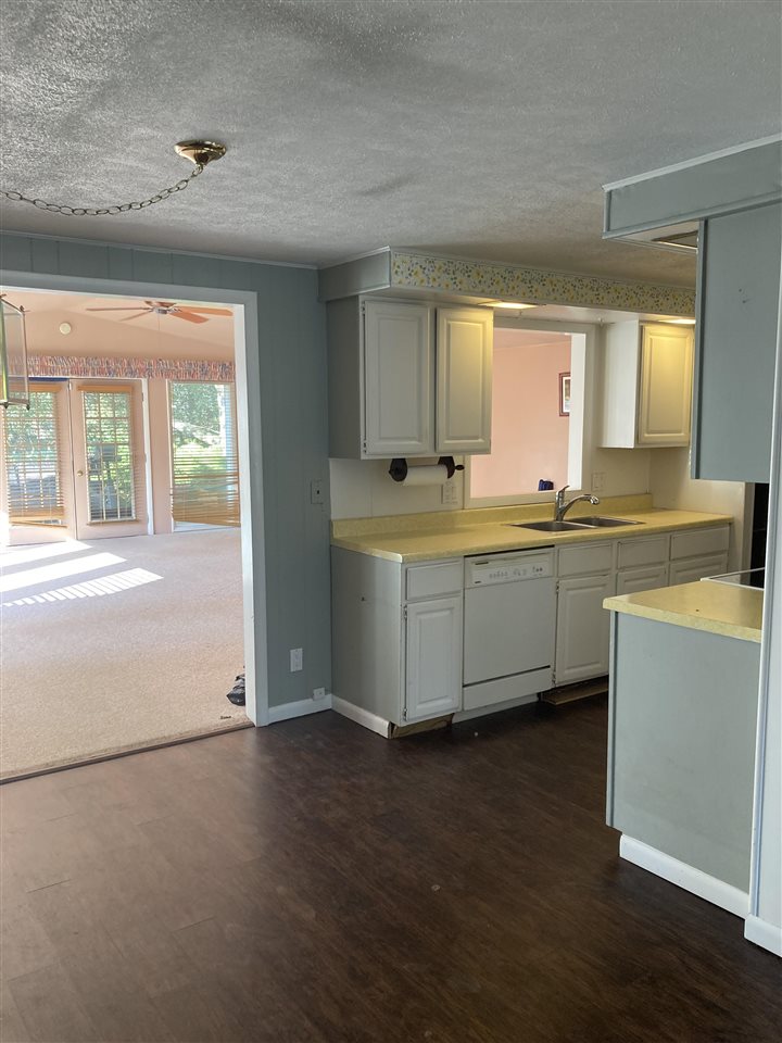 1009 St. James Place