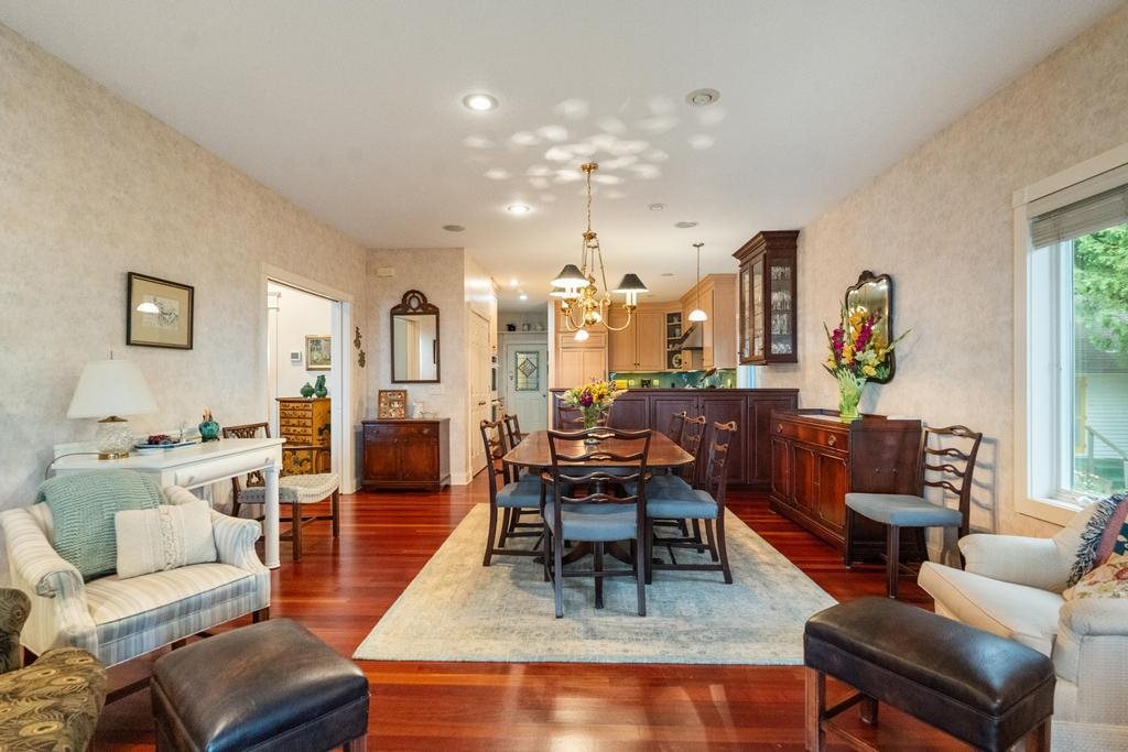 110 W Dixon