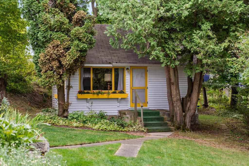 110 W Dixon