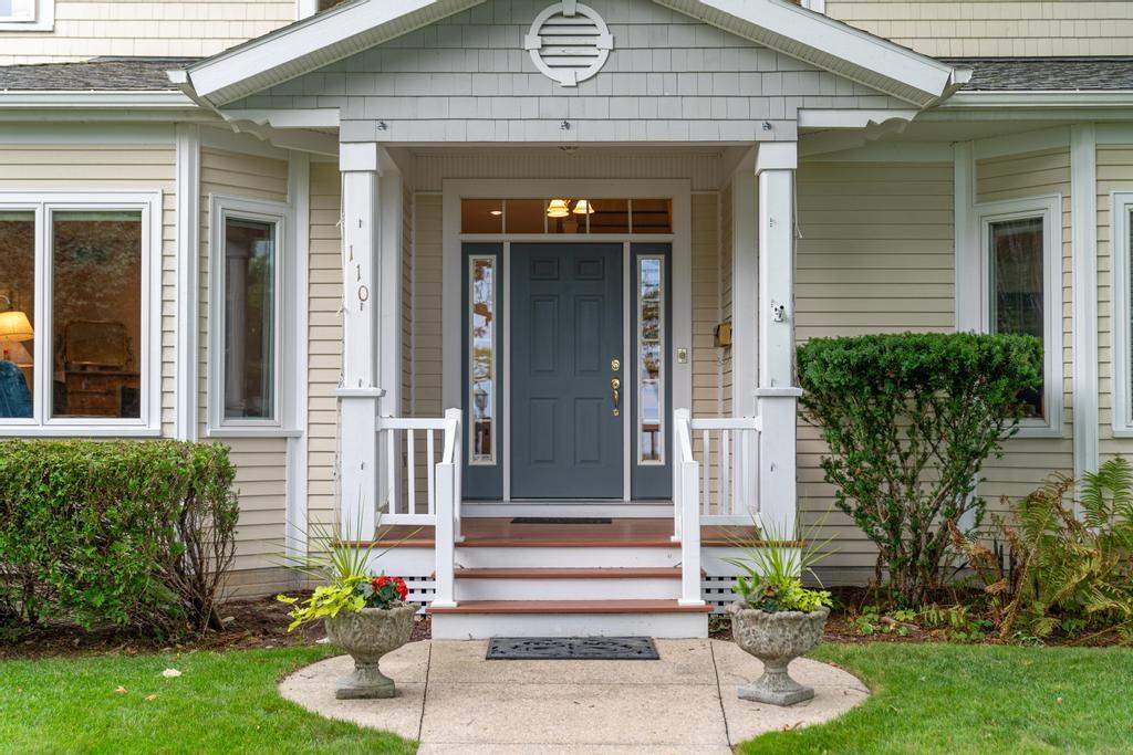 110 W Dixon