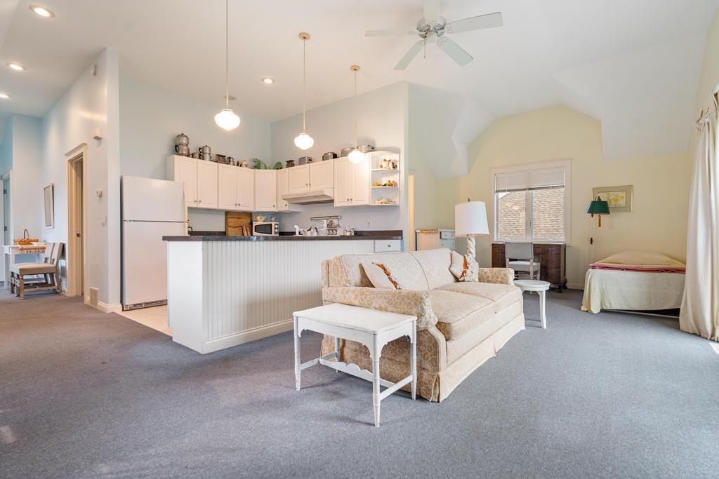 110 W Dixon