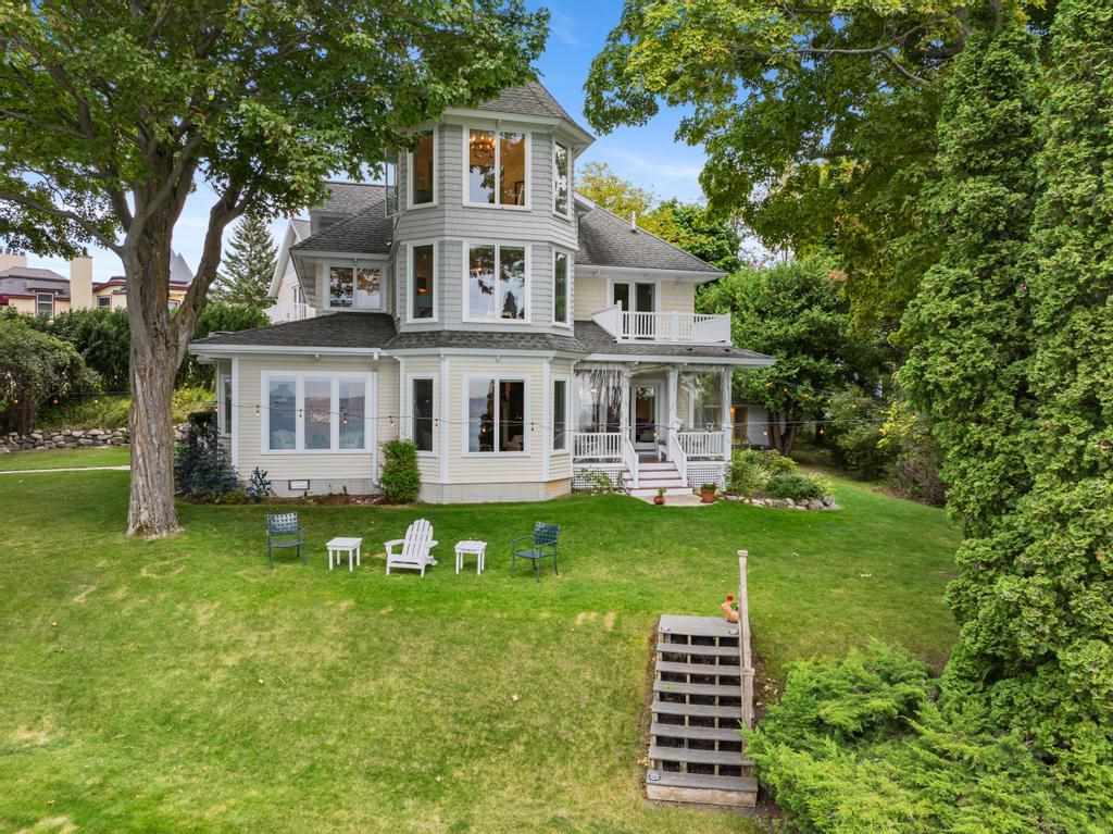 110 W Dixon