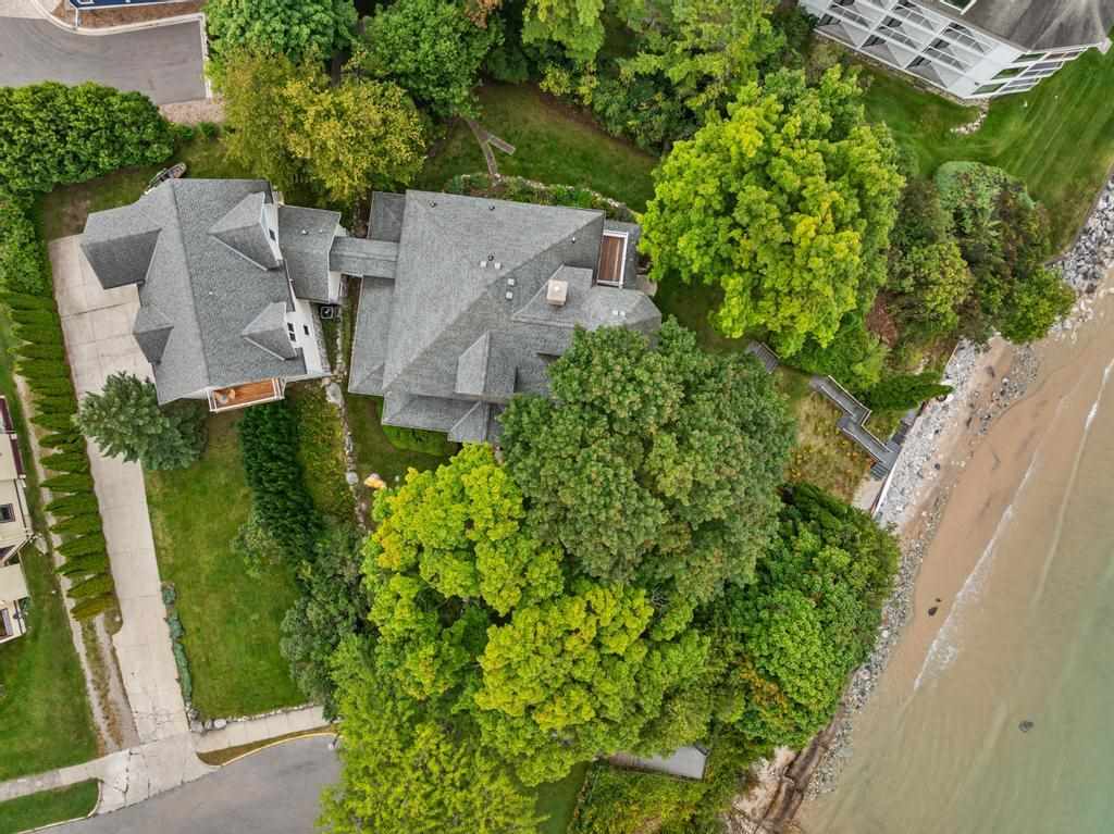 110 W Dixon