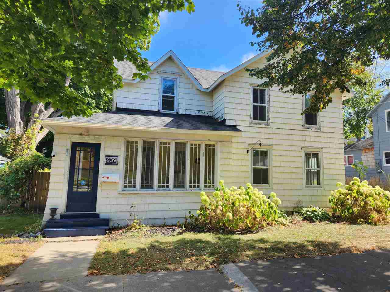 609 Elizabeth Street