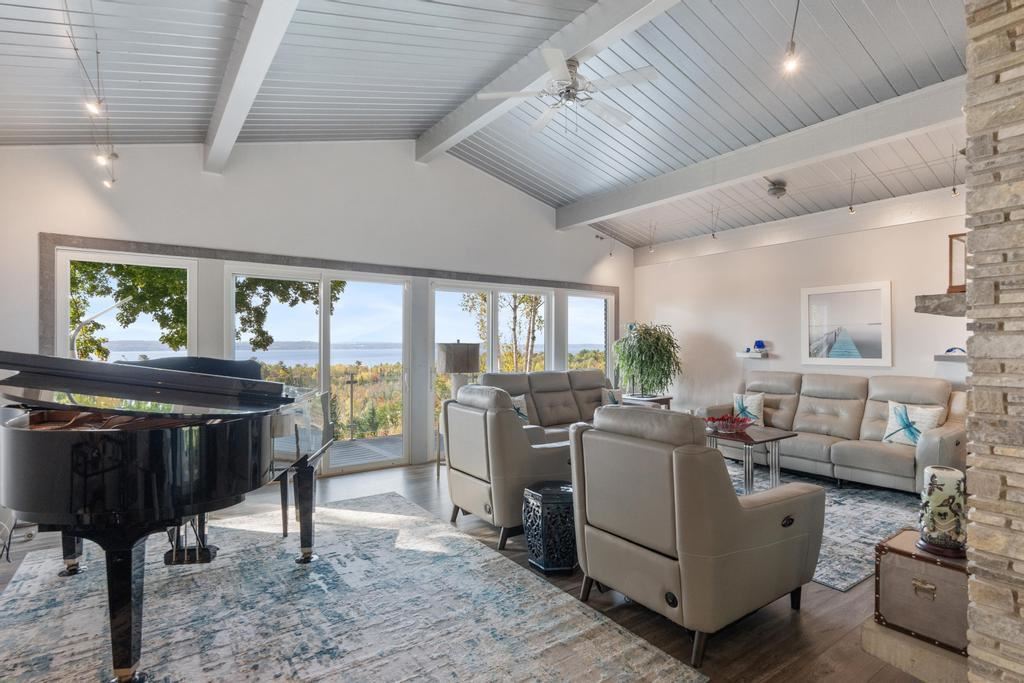 6918 Harbor - Petoskey Road