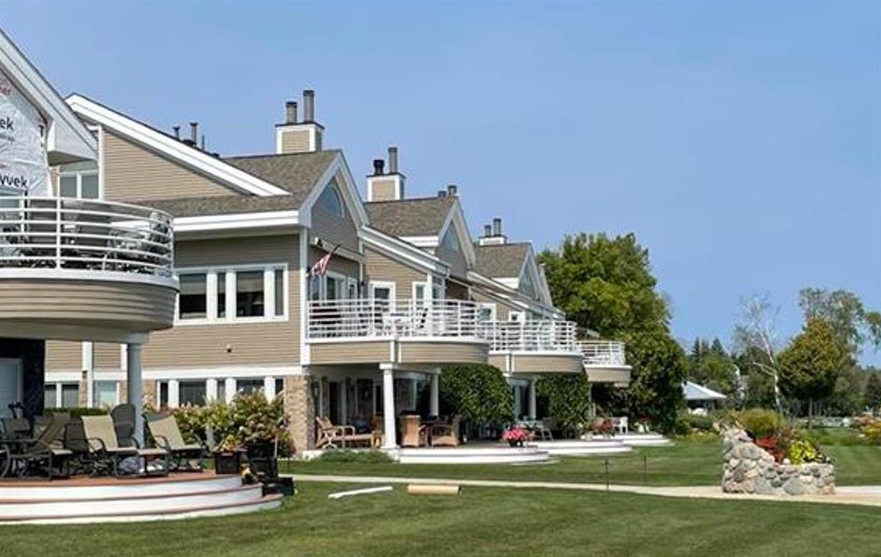 6044 & 6050 Pine Lake Club Drive