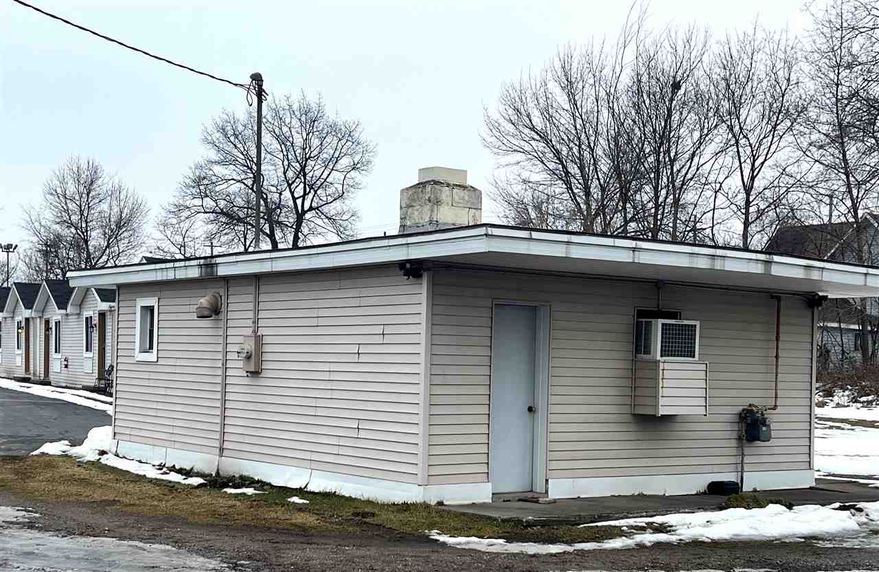 327 W Portage