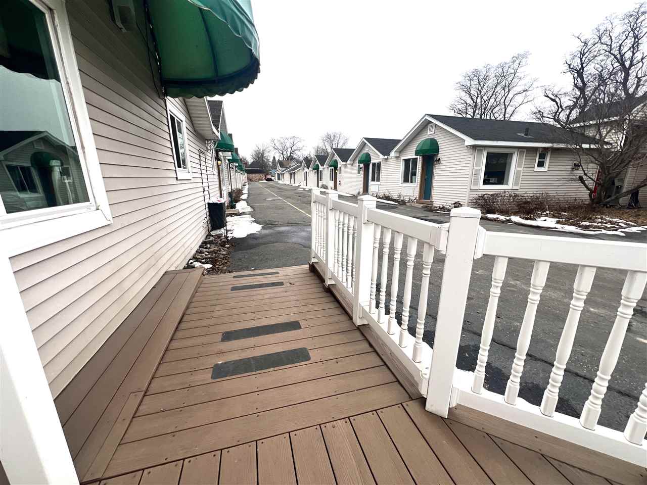 327 W Portage