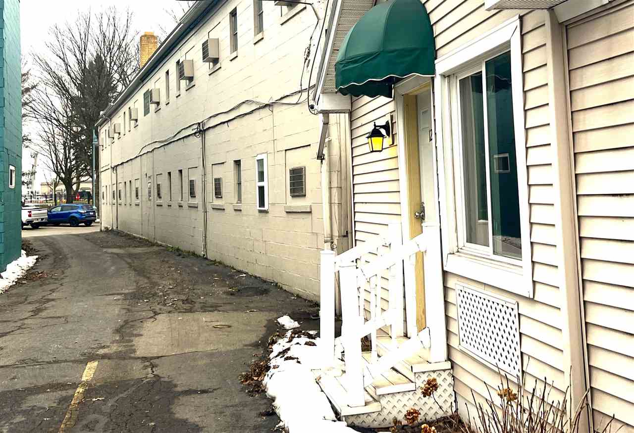 327 W Portage