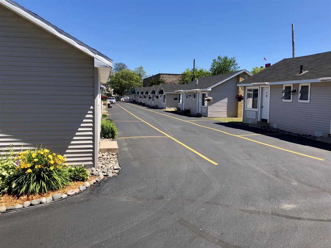 327 W Portage