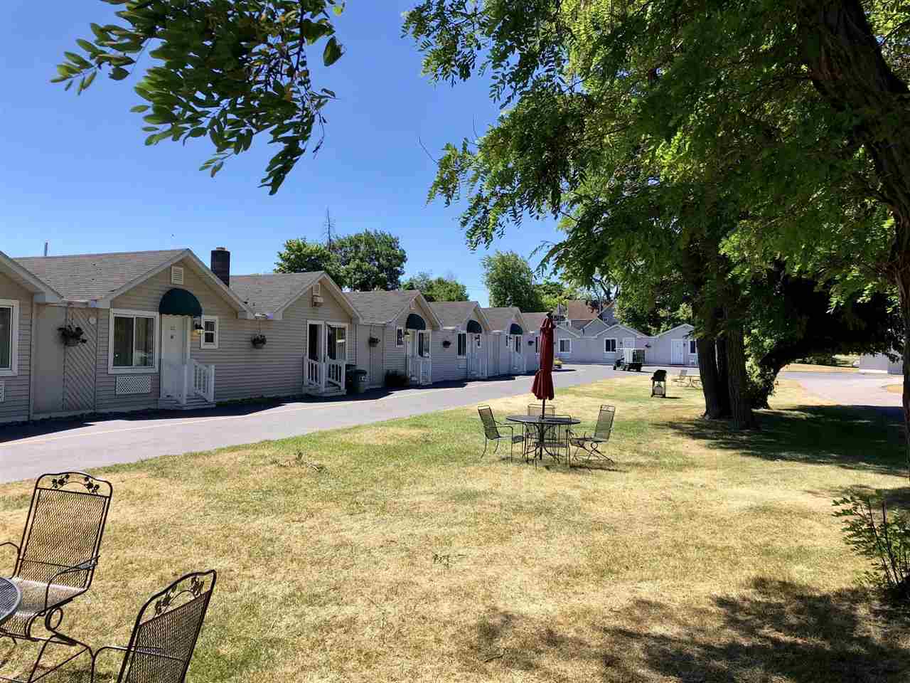 327 W Portage
