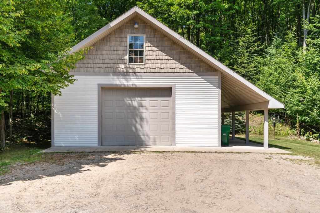 1750 Forest Ridge Trail