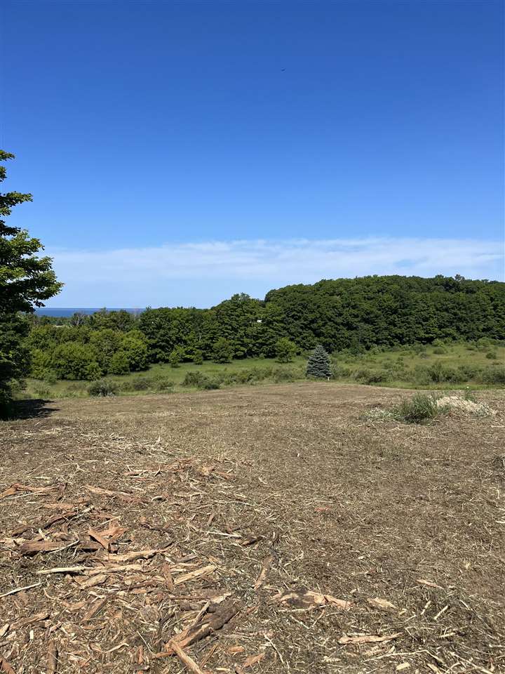 8 Foxview Drive Unit: 8