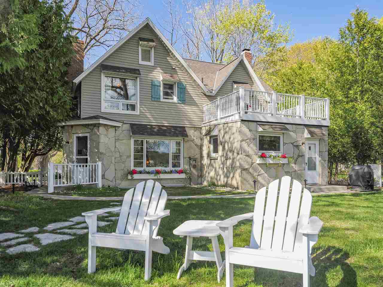 402 E Dixon Avenue