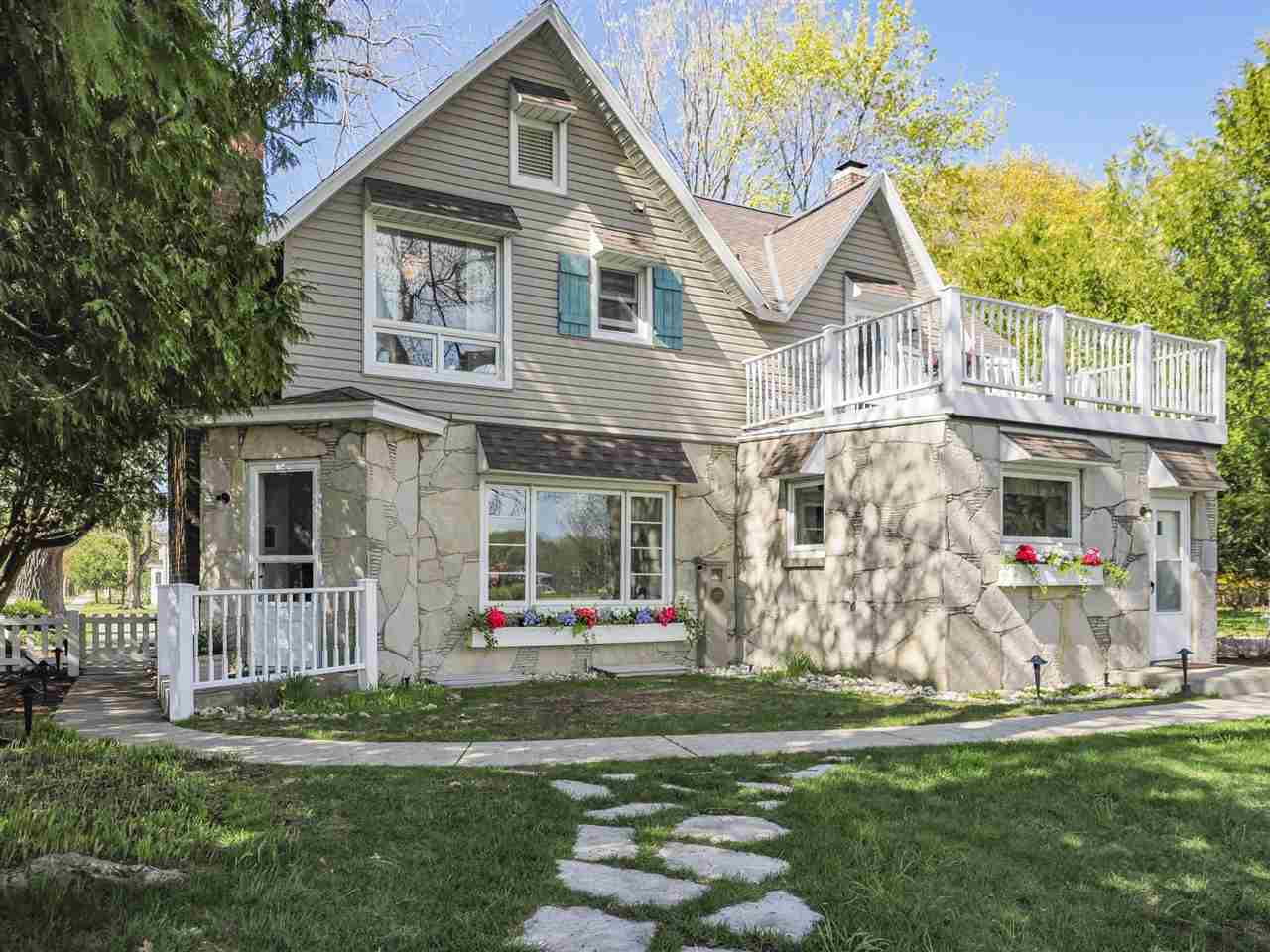 402 E Dixon Avenue