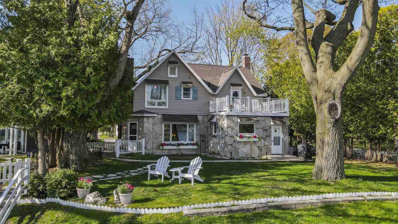 402 E Dixon Avenue