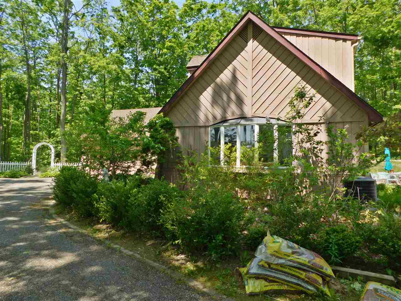 1695 Gruler Road
