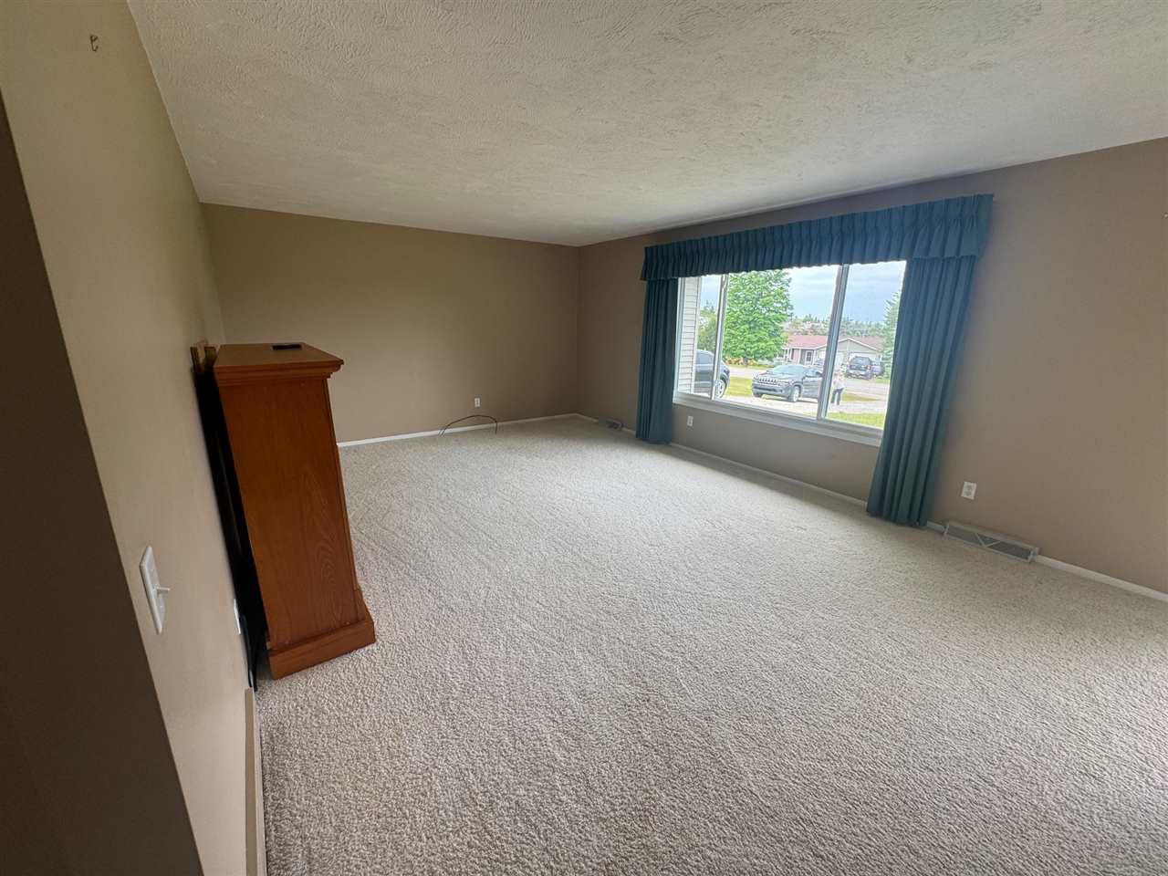 943 N Summitview Drive