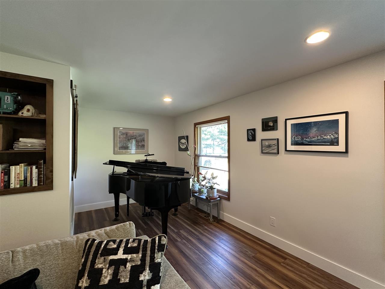 08015 Mulberry Lane