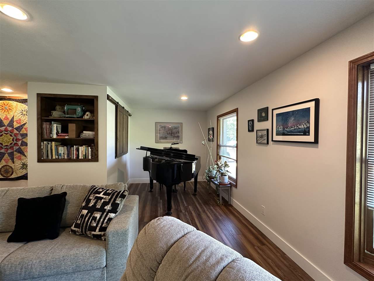 08015 Mulberry Lane