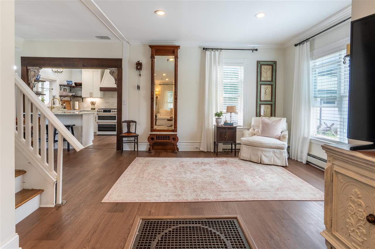 108 W Upright Street