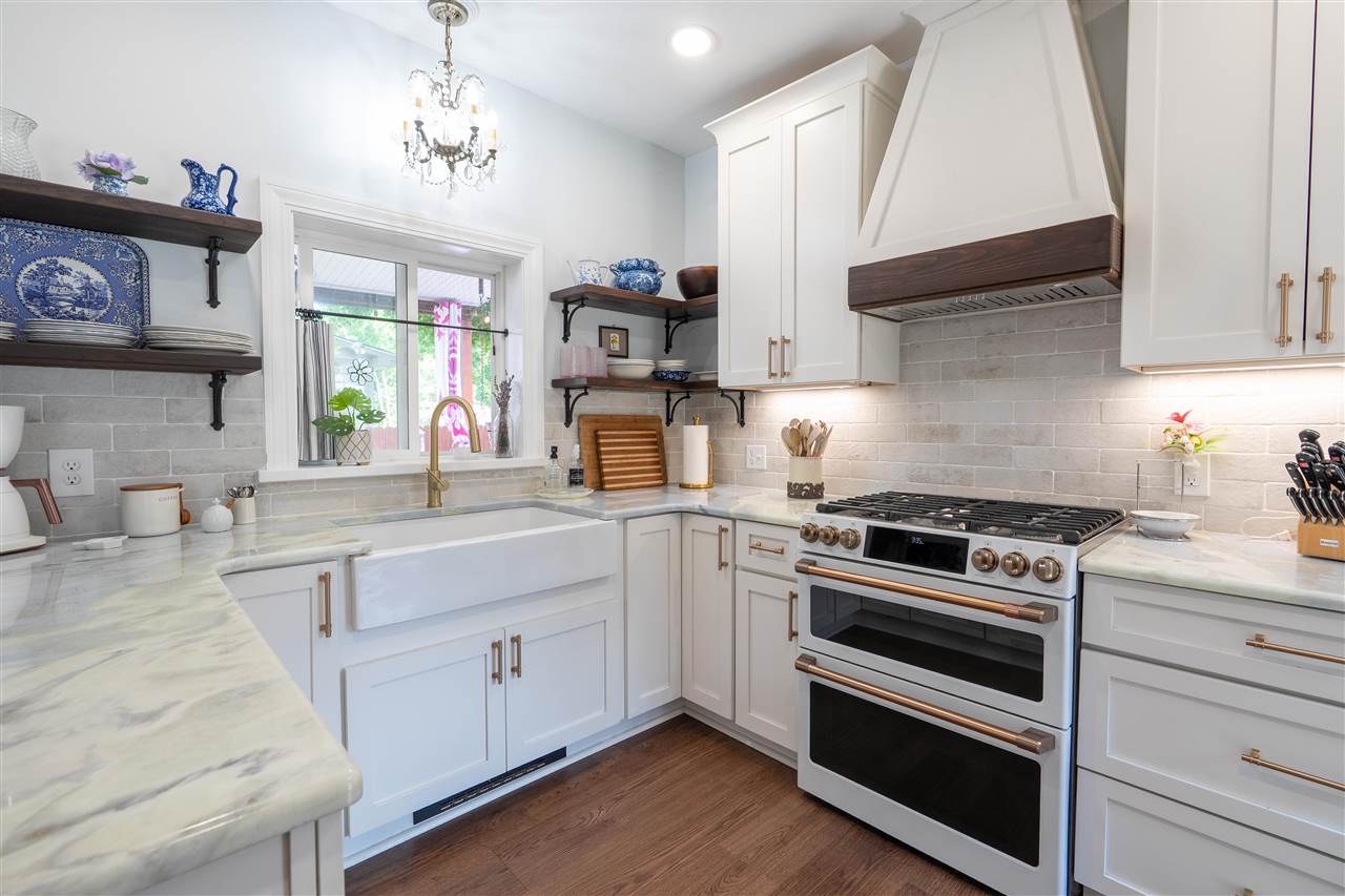 108 W Upright Street