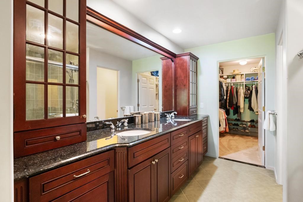 5286 Greystone Court Unit: 20