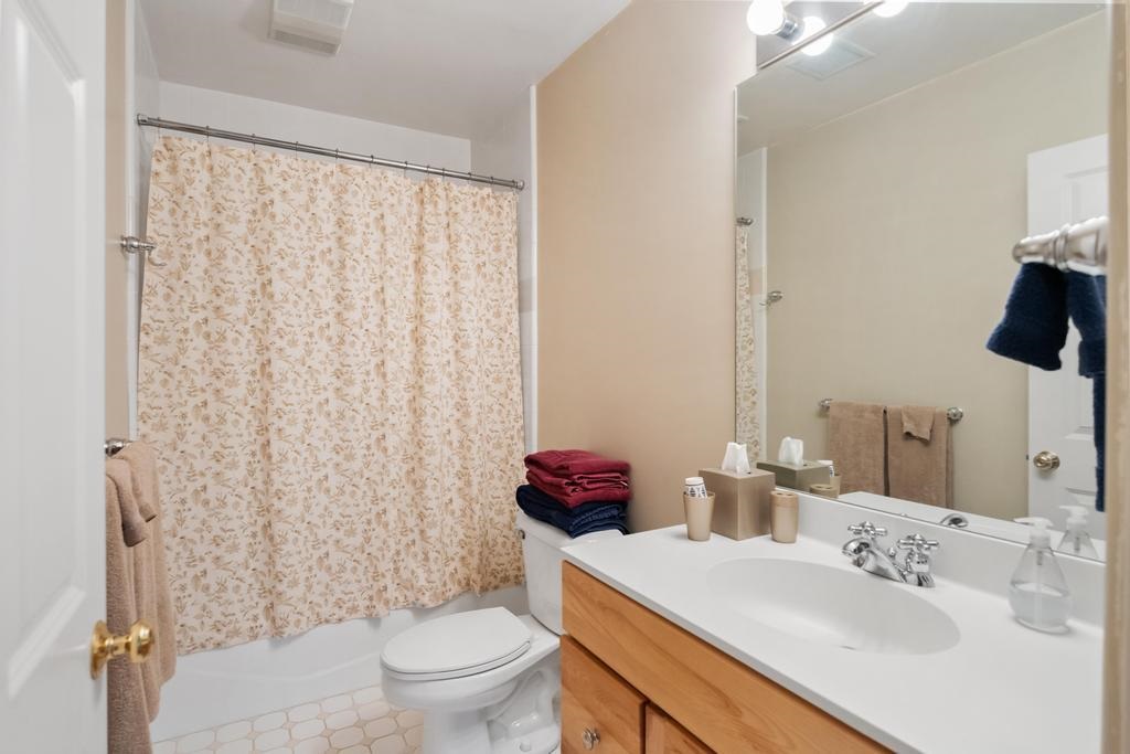 5286 Greystone Court Unit: 20