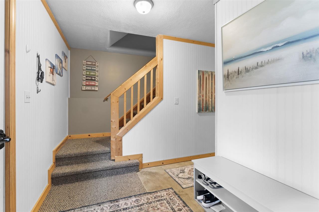 915 W DIVISION