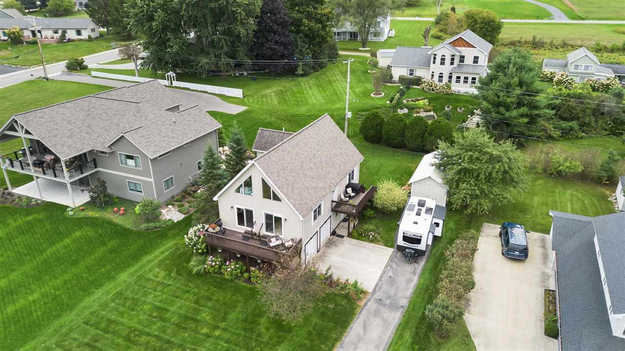 915 W DIVISION