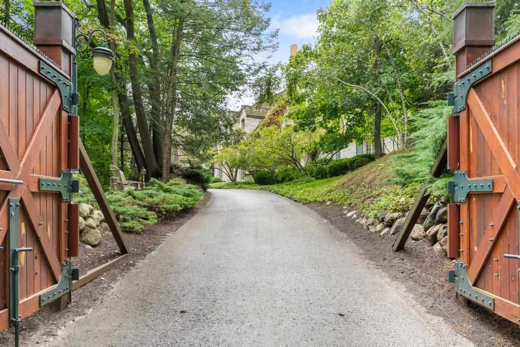 8625 Mount McSauba Road